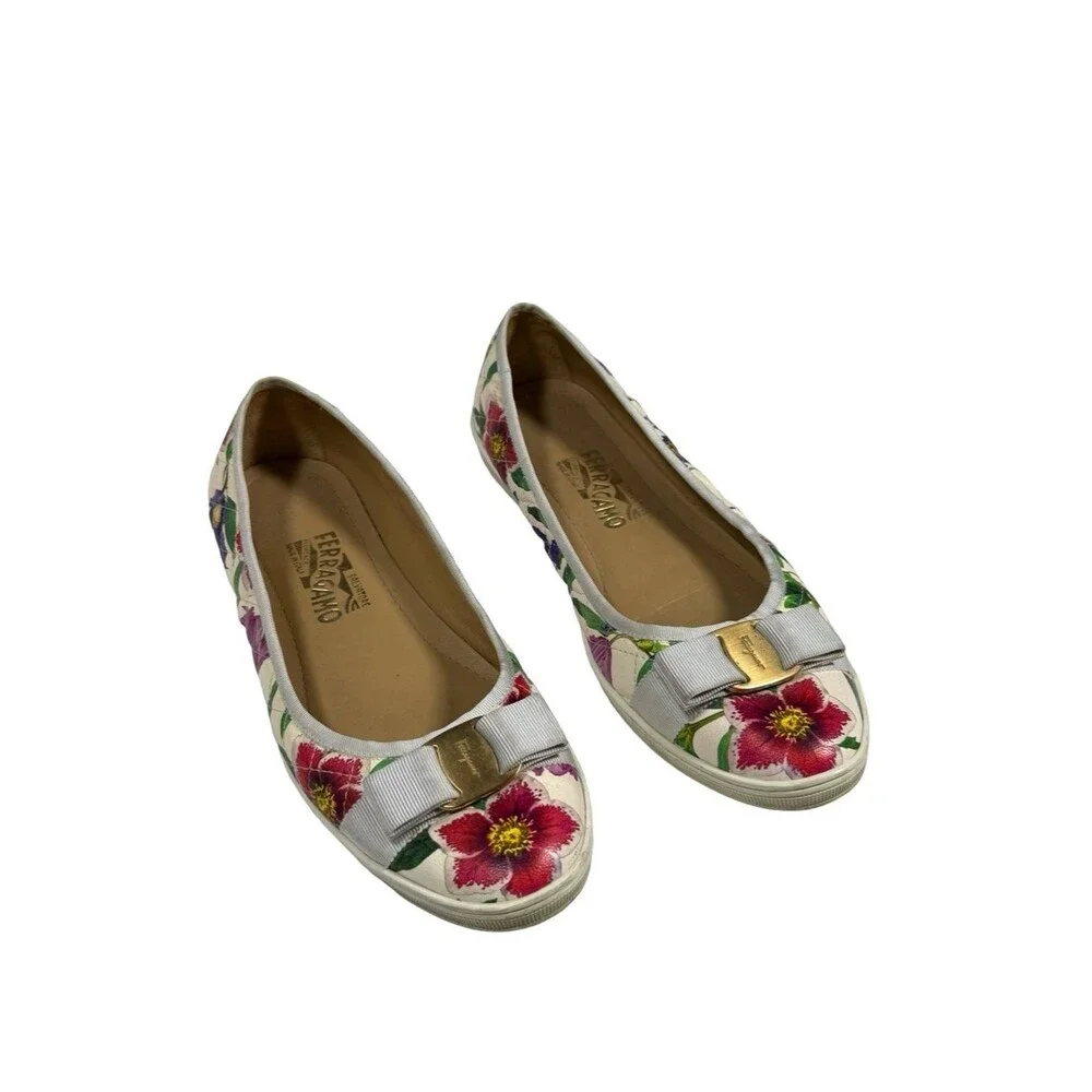 Salvatore Ferragamo Vara Bow Floral Flats Shoe Accent Leather Sz 10.5 C Designer